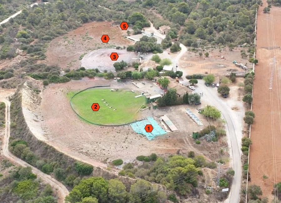 Luftaufnahme über die 5 Schiessstände des Club de Tiro sa Marina Mallorca