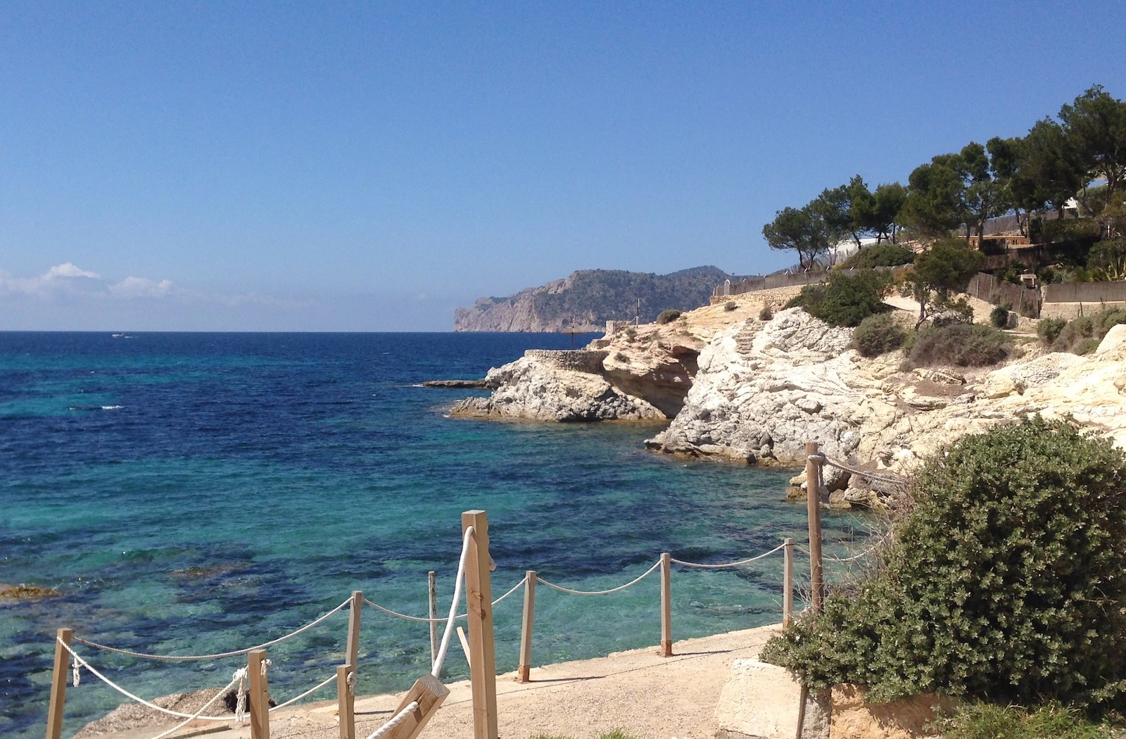 Strand und Badebucht in Costa de la Calma auf Mallorca